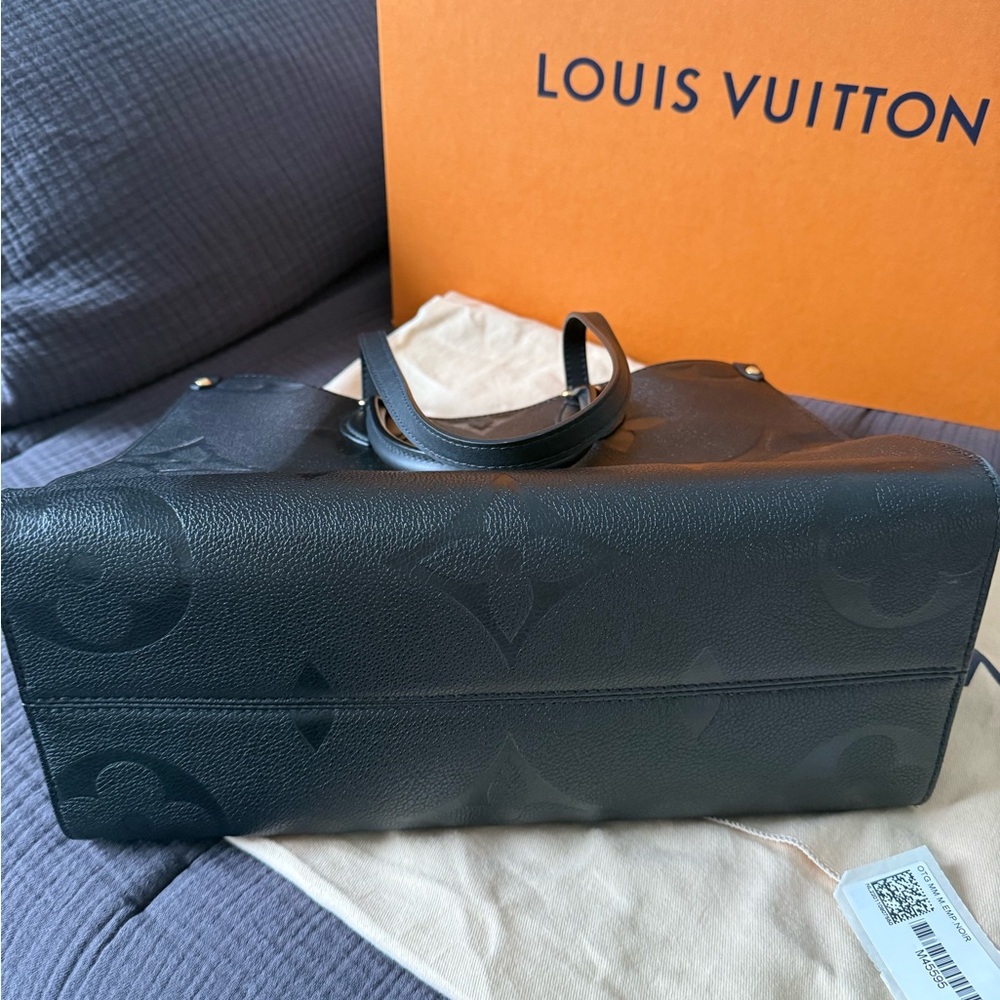 Louis Vuitton Black Monogram Onthego Tote Bag - Picture 7 of 11